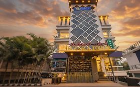 Fabhotel Prime Suloka Towers - 500M From View Point, Kaveri River